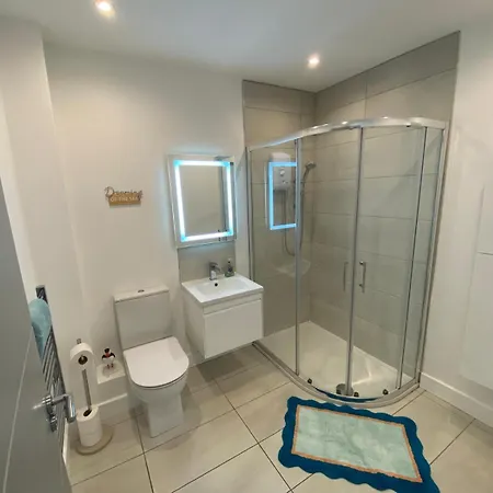 Coastal Links, Main Street Portrush, 1 To 5 Guests Apartment Exterior photo