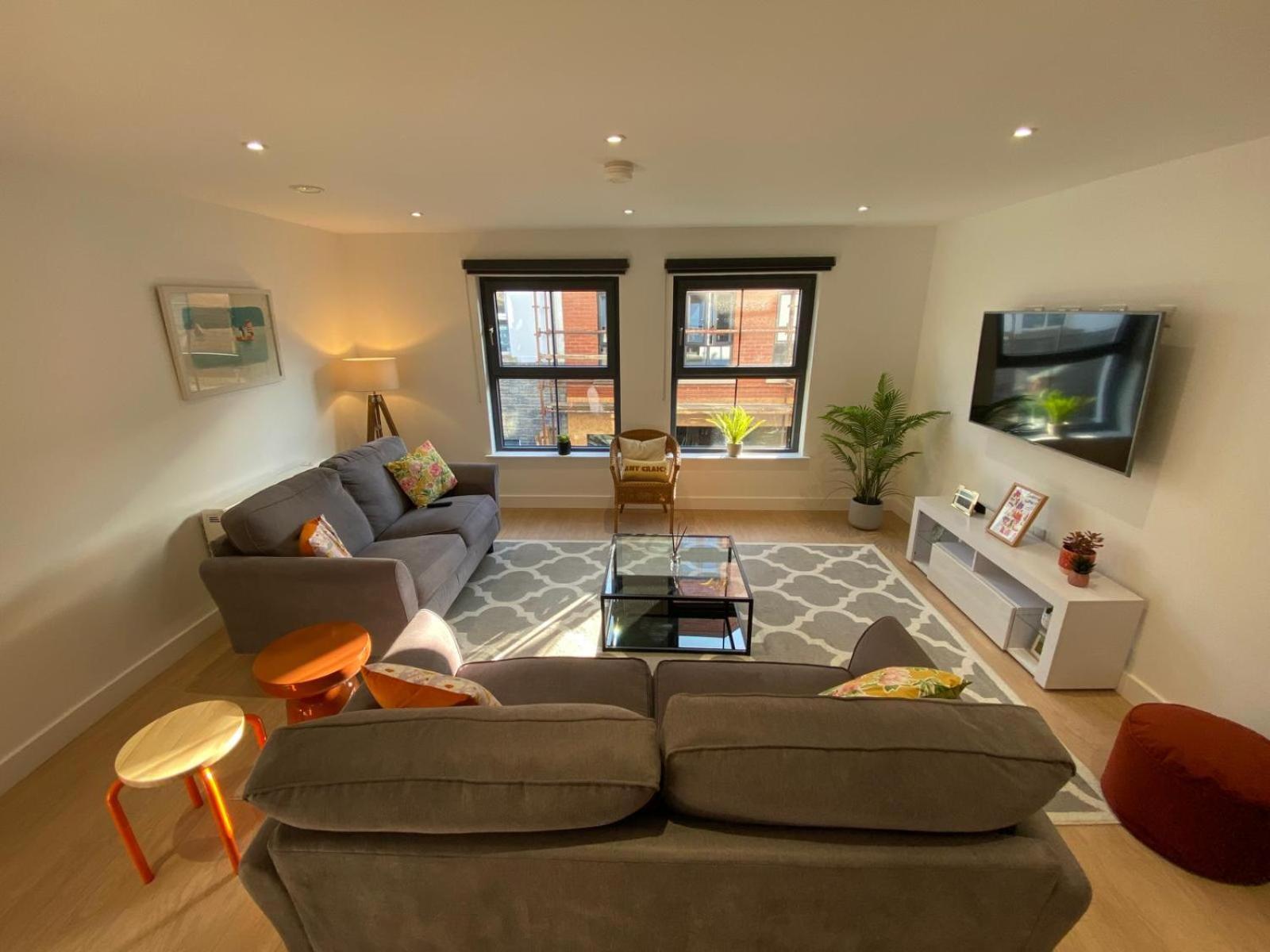 Coastal Links, Main Street Portrush, 1 To 5 Guests *