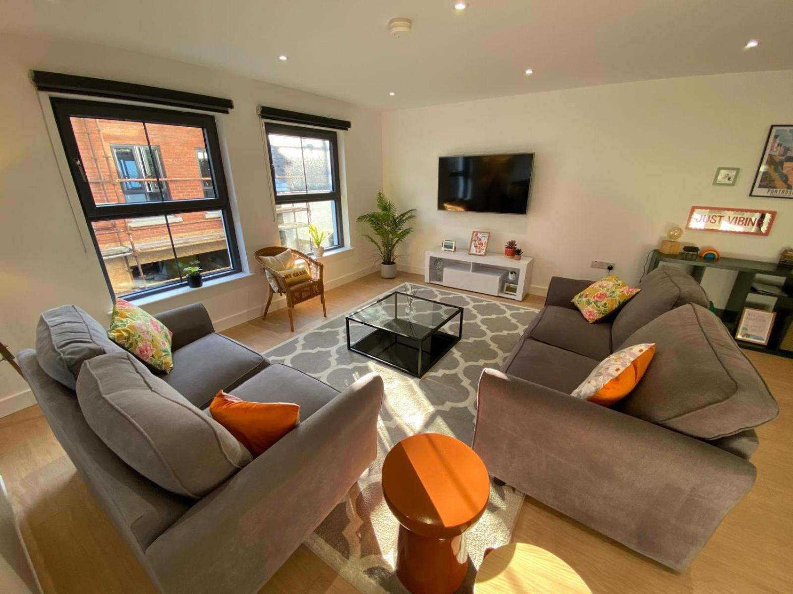 Coastal Links, Main Street Portrush, 1 To 5 Guests Apartment