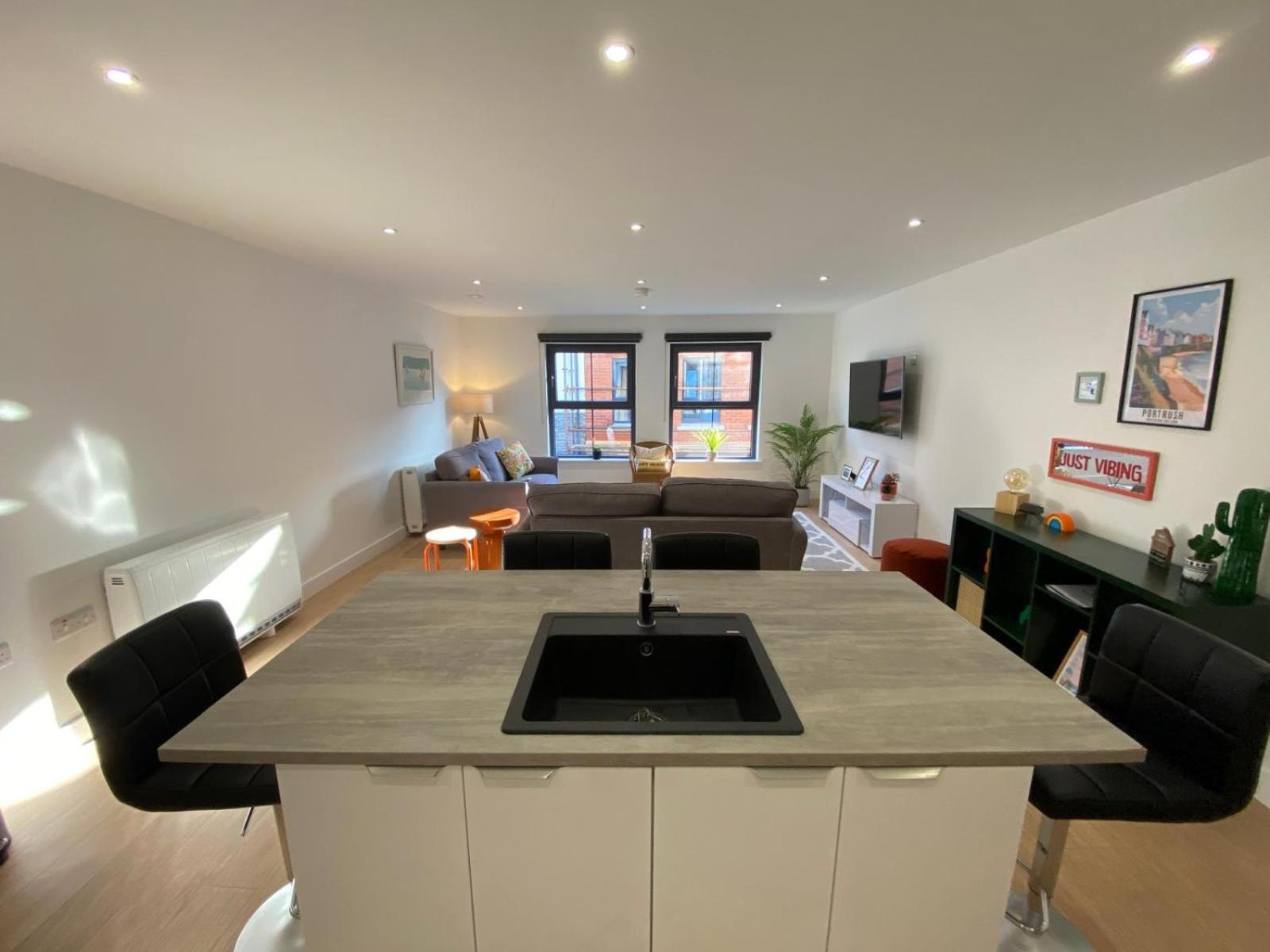 Coastal Links, Main Street Portrush, 1 To 5 Guests Apartment *